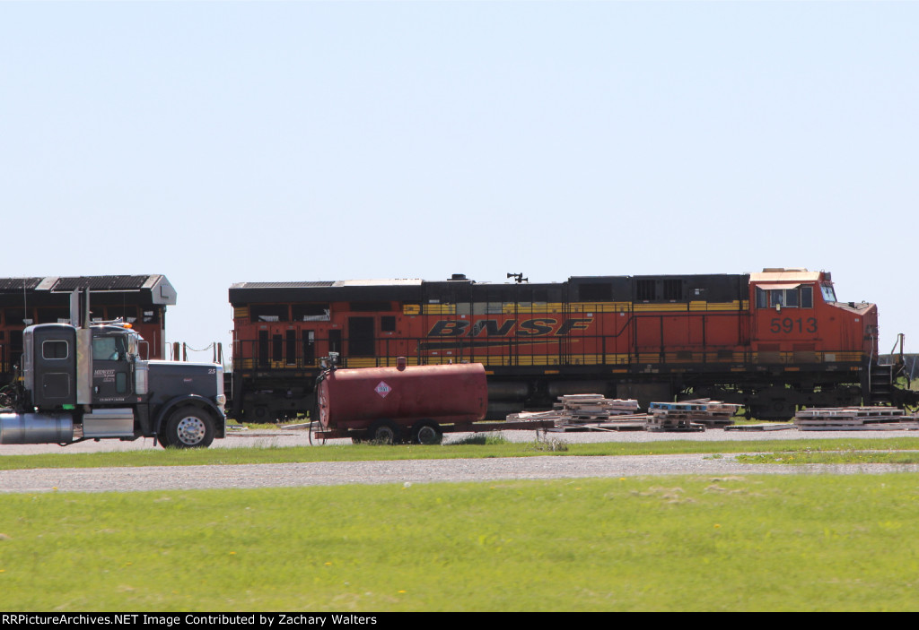 BNSF 5913